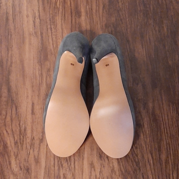 Talbots Gray Suede 4.5" heel - EUC - Picture 4 of 6